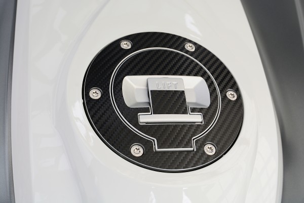 carbon look for the tank cap ot the BMW R1200GS LC